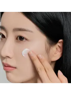 CAPSULECREAMMODEL_1080x.webp